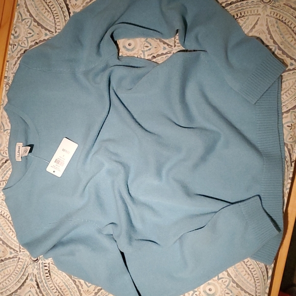 LL Bean Classic Cashmere Sweater, Crewneck - Picture 4 of 6